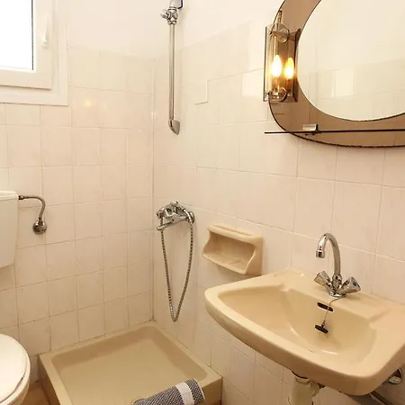 Haus Sofis * Kínira