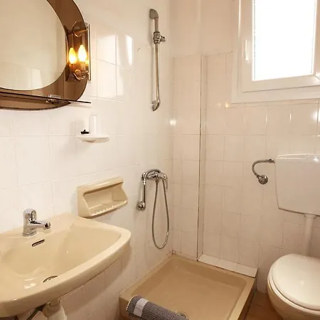 Apartman Haus Sofis Kínira